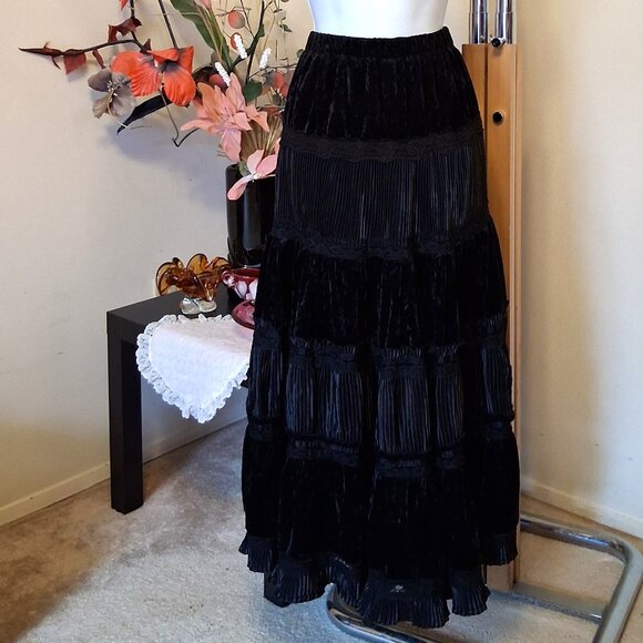 NWT Unique Designed Black Tiered Pleated Long Lined Skirt - Picture 1 of 7